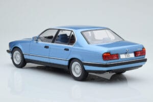 BMW 7 Series E32 730i Kék MCG 1:18 MCG18160 Fém – 4. kép a 5-ből