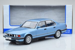BMW 7 Series E32 730i Kék MCG 1:18 MCG18160 Fém – 5. kép a 5-ből