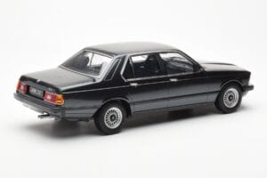 BMW 733i E23 Fekete Metallic KK-Scale 1:18 KKDC180101 Fém – 2. kép a 6-ből