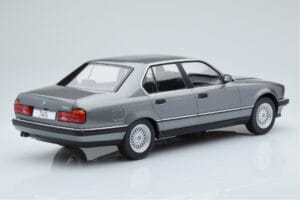 BMW 7 Series E32 740i Ezüst MCG 1:18 MCG18161 Fém – 2. kép a 5-ből