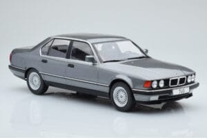 BMW 7 Series E32 740i Ezüst MCG 1:18 MCG18161 Fém – 3. kép a 5-ből