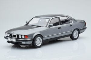 BMW 7 Series E32 740i Ezüst MCG 1:18 MCG18161 Fém