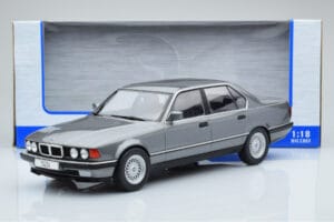 BMW 7 Series E32 740i Ezüst MCG 1:18 MCG18161 Fém – 5. kép a 5-ből