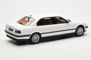 BMW 750iL E38 Asia Exclusive Fehér Otto 1:18 OT836 Gyanta – 2. kép a 6-ből