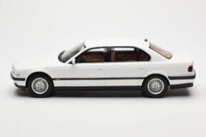 BMW 750iL E38 Asia Exclusive Fehér Otto 1:18 OT836 Gyanta – 3. kép a 6-ből
