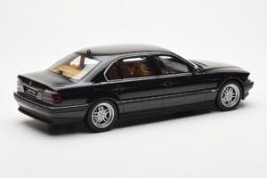 BMW 750iL E38 Fekete Otto 1:18 OT609 Gyanta – 2. kép a 6-ből
