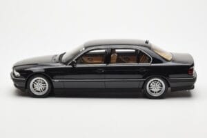 BMW 750iL E38 Fekete Otto 1:18 OT609 Gyanta – 3. kép a 6-ből