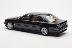 BMW 750iL E38 Fekete Otto 1:18 OT609 Gyanta – 5. kép a 6-ből