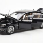 BMW 750Li F02 Facelift Carbon Fekete Kyosho 1:18 - image 2 of 8