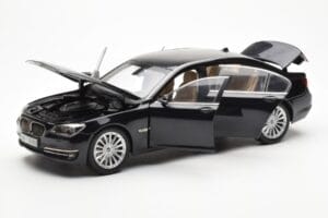 BMW 750Li F02 Facelift Carbon Fekete Kyosho 1:18 08784BK Fém – 2. kép a 8-ből