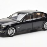 BMW 750Li F02 Facelift Carbon Fekete Kyosho 1:18