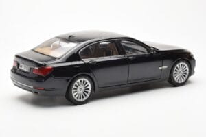 BMW 750Li F02 Facelift Carbon Fekete Kyosho 1:18 08784BK Fém – 3. kép a 8-ből
