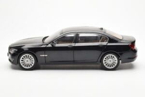 BMW 750Li F02 Facelift Carbon Fekete Kyosho 1:18 08784BK Fém – 4. kép a 8-ből