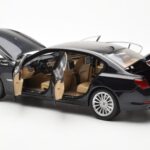 BMW 750Li F02 Facelift Carbon Fekete Kyosho 1:18 - image 5 of 8