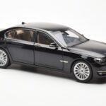 BMW 750Li F02 Facelift Carbon Fekete Kyosho 1:18 - image 6 of 8