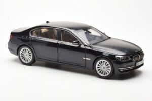 BMW 750Li F02 Facelift Carbon Fekete Kyosho 1:18 08784BK Fém – 6. kép a 8-ből