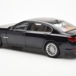 BMW 750Li F02 Facelift Carbon Fekete Kyosho 1:18 - image 7 of 8