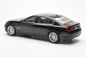 BMW 750Li F02 Facelift Carbon Fekete Kyosho 1:18 08784BK Fém – 7. kép a 8-ből
