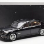 BMW 750Li F02 Facelift Carbon Fekete Kyosho 1:18 - image 8 of 8