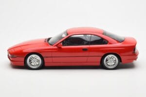 BMW 850 CSi E31 Piros Otto 1:18 OT158 Gyanta – 3. kép a 6-ből