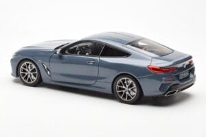 BMW 850i G15 Barcelona Blue Metallic Norev 1:18 80432450995 Fém – 7. kép a 8-ből