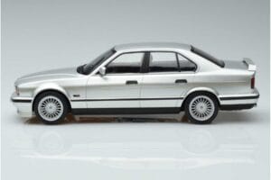 BMW Alpina B10 4.6 E34 Ezüst MCG 1:18 MCG18231 Fém – 3. kép a 5-ből