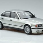 BMW Alpina B10 4.6 E34 Ezüst MCG 1:18 MCG18231 Fém - image 4 of 5