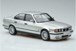 BMW Alpina B10 4.6 E34 Ezüst MCG 1:18 MCG18231 Fém – 4. kép a 5-ből