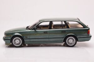 BMW Alpina B10 E34 Touring Sötétzöld MCG 1:18 MCG18331 Fém – 3. kép a 6-ből