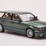 BMW Alpina B10 E34 Touring Sötétzöld MCG 1:18 - image 4 of 6