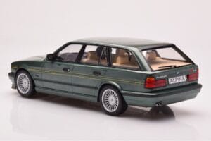 BMW Alpina B10 E34 Touring Sötétzöld MCG 1:18 MCG18331 Fém – 5. kép a 6-ből