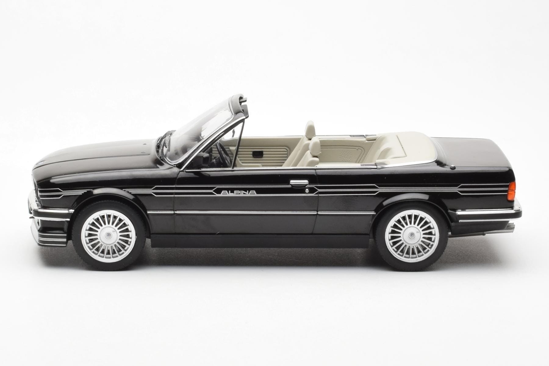 BMW Alpina C2 E30 2.7 Kabrió Fekete MCG 1:18 MCG18277 Fém – 3. kép a 6-ből