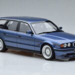 BMW Alpina B10 E34 4.0 Touring Kék Otto 1:18 OT944 Gyanta - image 4 of 6
