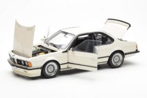 BMW M635 CSi E24 Fehér Dealer Edition AUTOart 1:18 80430145829 Fém – 2. kép a 8-ből