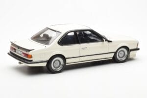 BMW M635 CSi E24 Fehér Dealer Edition AUTOart 1:18 80430145829 Fém – 3. kép a 8-ből