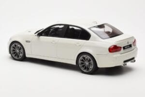 BMW M3 E90 Szedán Fehér GT Spirit 1:18 GT053 Gyanta – 5. kép a 6-ből