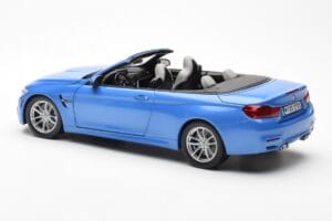 BMW M4 F83 Kabrió Yas Marina Kék Paragon 1:18 80432339612 Fém – 7. kép a 8-ből