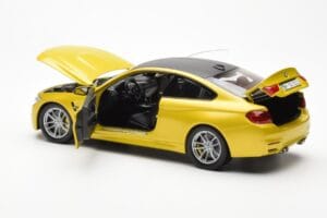 BMW M4 F82 Austin Sárga Metallic Paragon 1:18 80432339606 Fém – 5. kép a 8-ből