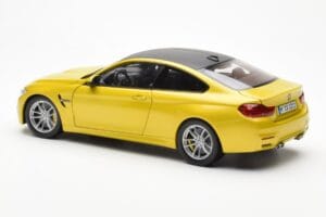 BMW M4 F82 Austin Sárga Metallic Paragon 1:18 80432339606 Fém – 7. kép a 8-ből