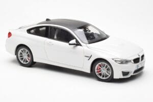 BMW M4 F82 Frozen Brilliant Fehér Paragon 1:18 PA-97101 Fém – 6. kép a 8-ből