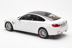 BMW M4 F82 Frozen Brilliant Fehér Paragon 1:18 PA-97101 Fém – 7. kép a 8-ből