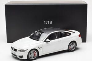 BMW M4 F82 Frozen Brilliant Fehér Paragon 1:18 PA-97101 Fém – 8. kép a 8-ből