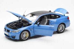 BMW M4 F82 Yas Marina Kék Paragon 1:18 PA-97102 Fém – 2. kép a 8-ből