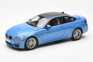 BMW M4 F82 Yas Marina Kék Paragon 1:18 PA-97102