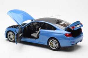 BMW M4 F82 Yas Marina Kék Paragon 1:18 PA-97102 Fém – 5. kép a 8-ből