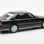 BMW M5 E34 Fekete Otto 1:18 - image 2 of 6