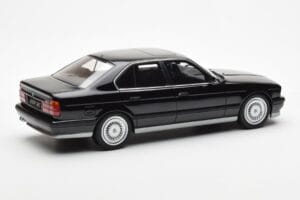 BMW M5 E34 Fekete Otto 1:18 OT690 Gyanta – 2. kép a 6-ből
