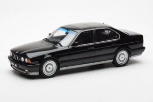 BMW M5 E34 Fekete Otto 1:18 OT690