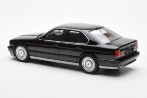 BMW M5 E34 Fekete Otto 1:18 OT690 Gyanta – 5. kép a 6-ből