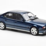 BMW M5 E34 Kék Metallic Otto 1:18 - image 4 of 6